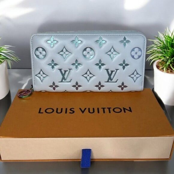 Louis Vuitton Iridescent Monogram Ski Coussin Zippy Wallet NEW with COA - Picture 3 of 17